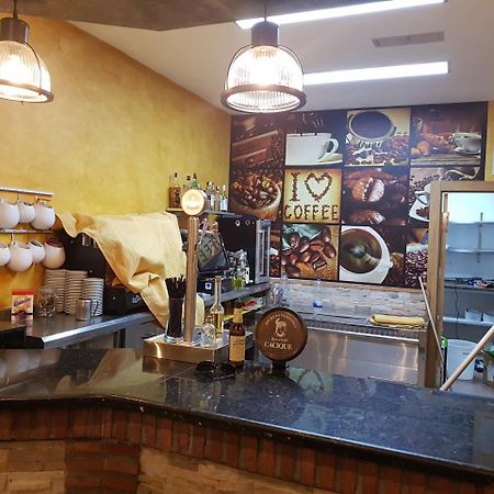 Hostal Restaurante El Abuelo Тробахо-дель-Камино Экстерьер фото