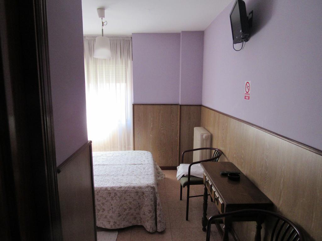 Hostal Restaurante El Abuelo Тробахо-дель-Камино Экстерьер фото