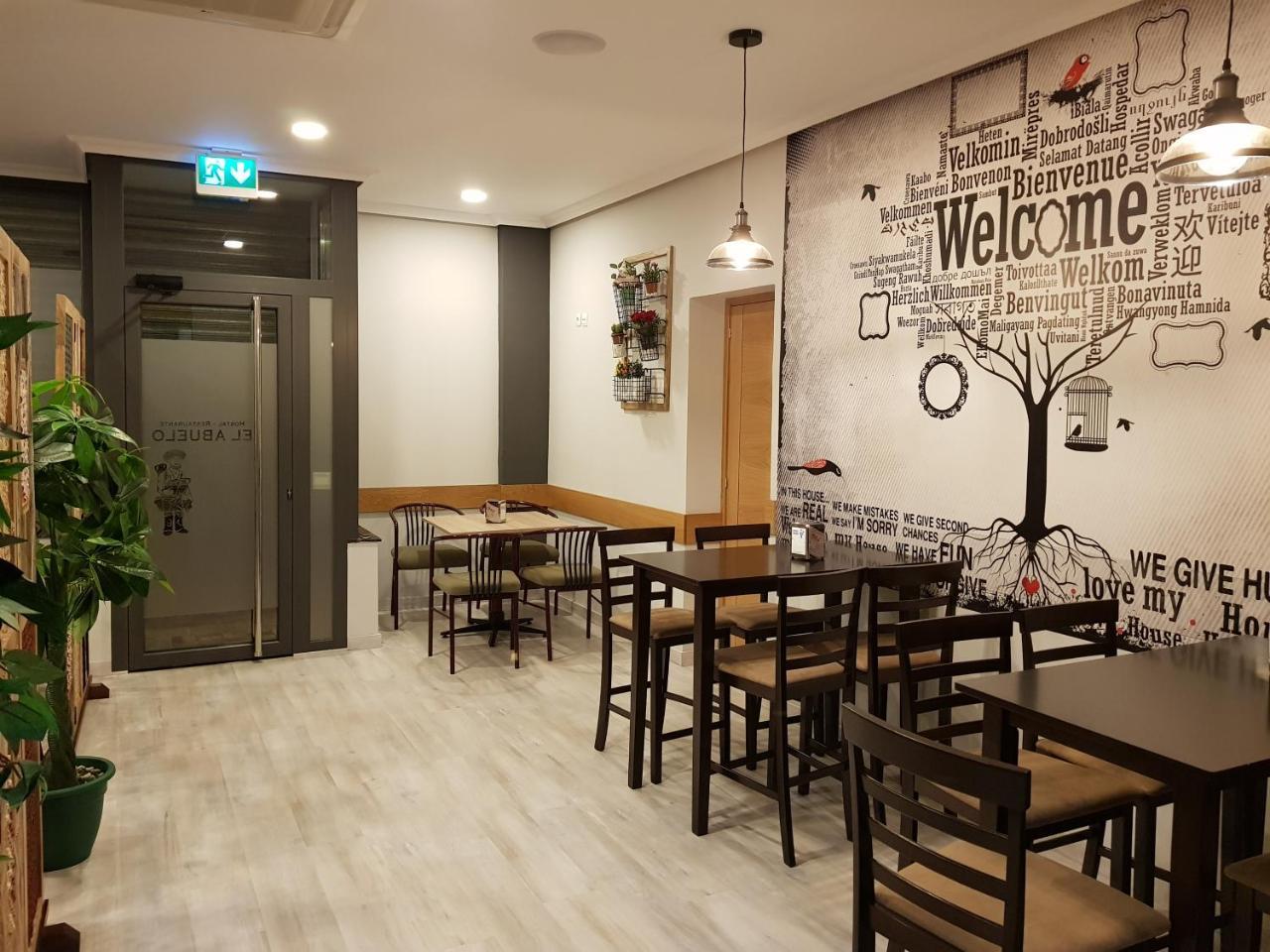Hostal Restaurante El Abuelo Тробахо-дель-Камино Экстерьер фото
