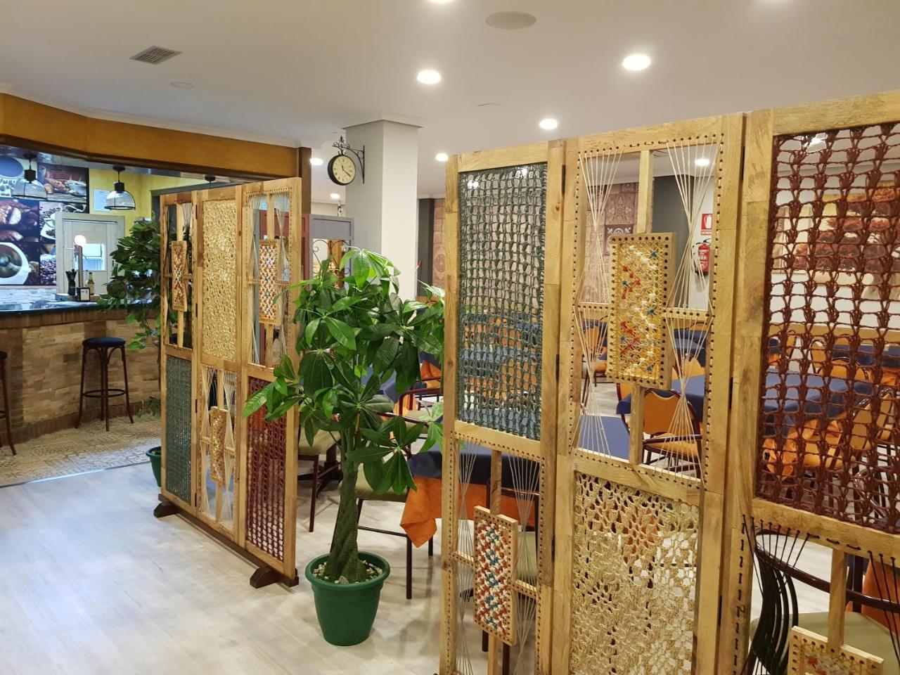 Hostal Restaurante El Abuelo Тробахо-дель-Камино Экстерьер фото