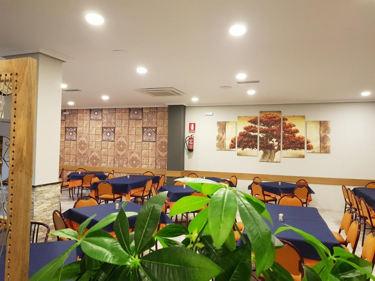 Hostal Restaurante El Abuelo Тробахо-дель-Камино Экстерьер фото